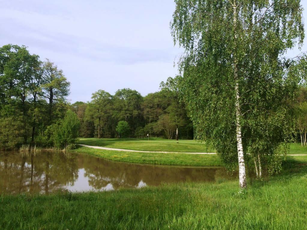 Domaine Et Golf Du Roncemay Hotel Chassy  Екстериор снимка